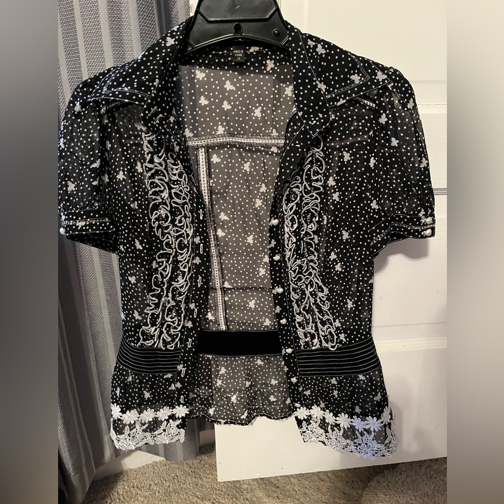 Bebe XS black/white feminine blouse with so much detail